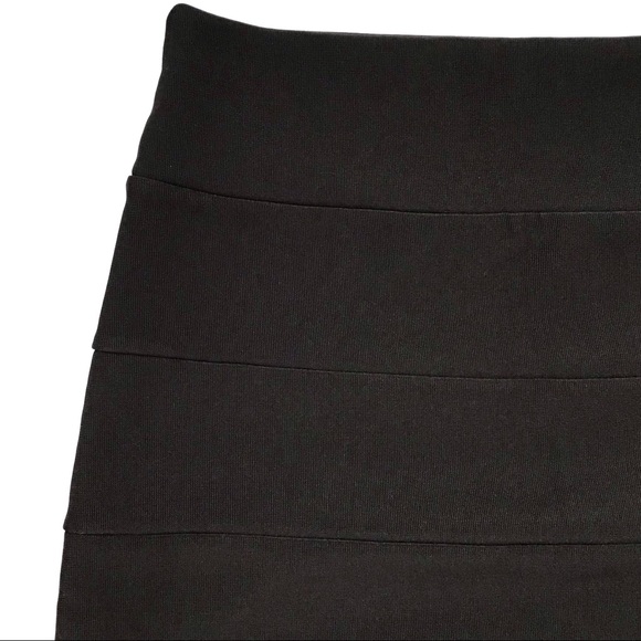 LOVE CULTURE | BLACK STRETCH BANDAGE MINI SKIRT - Picture 3 of 7